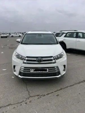 Toyota Highlander thumbnail 1