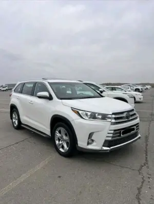 Toyota Highlander thumbnail 3