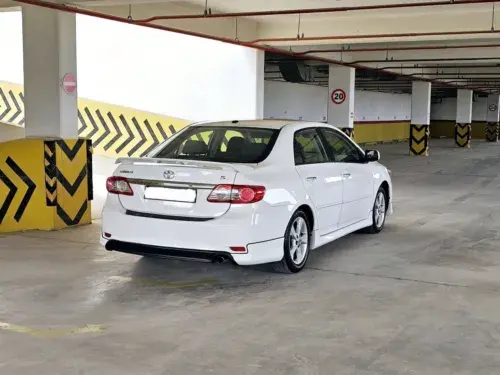 Toyota Corolla — 3/4