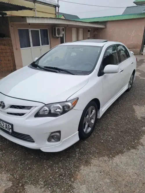 Toyota Corolla — 1/8