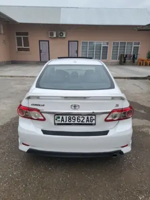 Toyota Corolla thumbnail 3