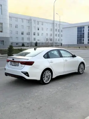 Kia Forte thumbnail 6