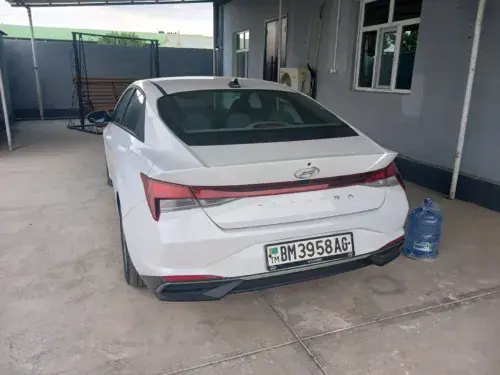 Hyundai Elantra — 2/10
