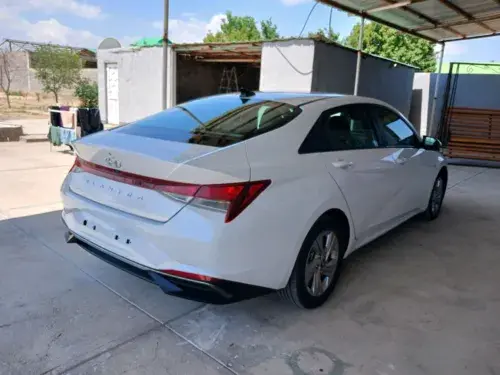 Hyundai Elantra — 9/10