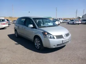 Nissan Quest thumbnail 2