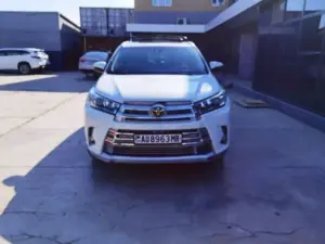 Toyota Highlander thumbnail 1