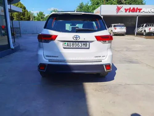 Toyota Highlander — 6/10