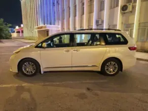 Toyota Sienna thumbnail 6