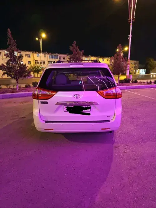 Toyota Sienna — 7/8