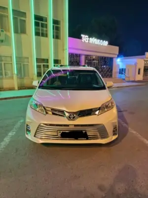Toyota Sienna thumbnail 8