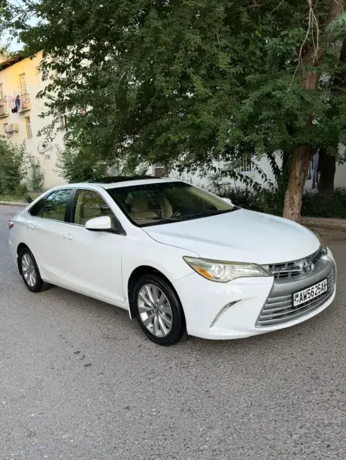 Toyota Camry — 1/10