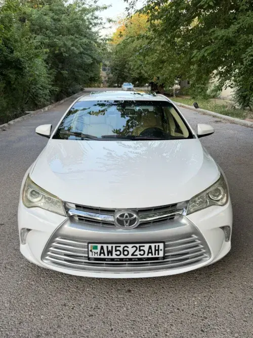Toyota Camry — 3/10