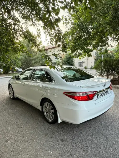 Toyota Camry — 5/10