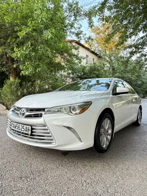 Toyota Camry — 6/10