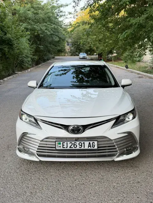 Toyota Camry — 3/9