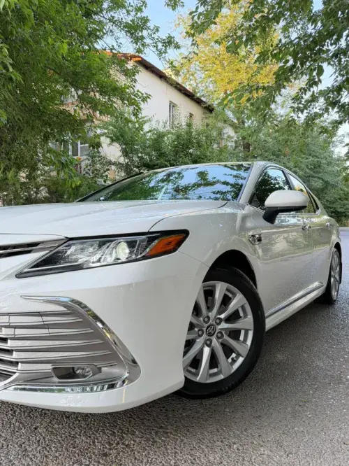 Toyota Camry — 6/9