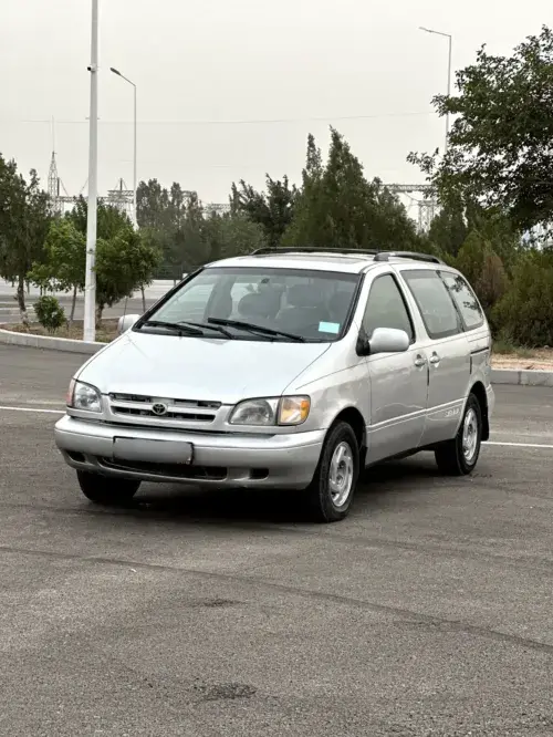 Toyota Sienna — 1/8