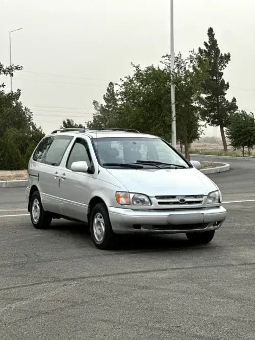Toyota Sienna — 2/8