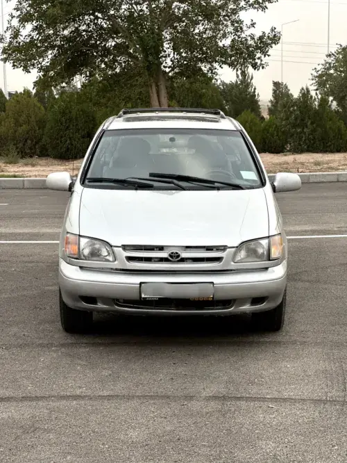 Toyota Sienna — 3/8