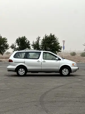 Toyota Sienna thumbnail 6