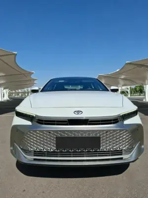 Toyota Crown thumbnail 2