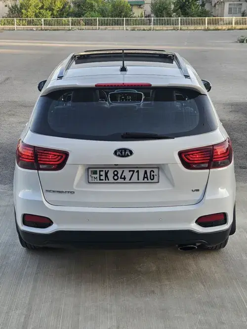 Kia Sorento — 3/9