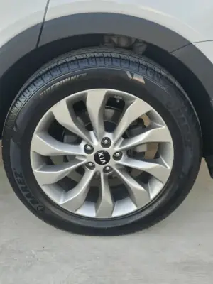 Kia Sorento thumbnail 8