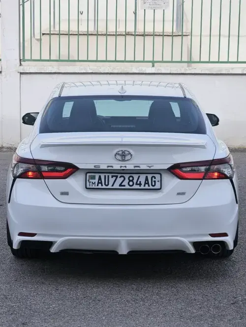Toyota Camry — 4/6