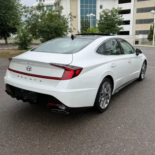 Hyundai Sonata — 4/10