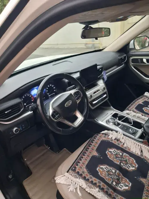 Ford Explorer — 1/5