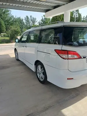 Nissan Quest thumbnail 7
