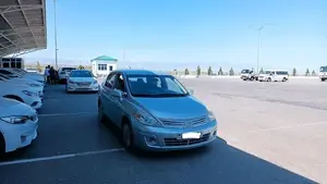 Nissan Versa thumbnail 1