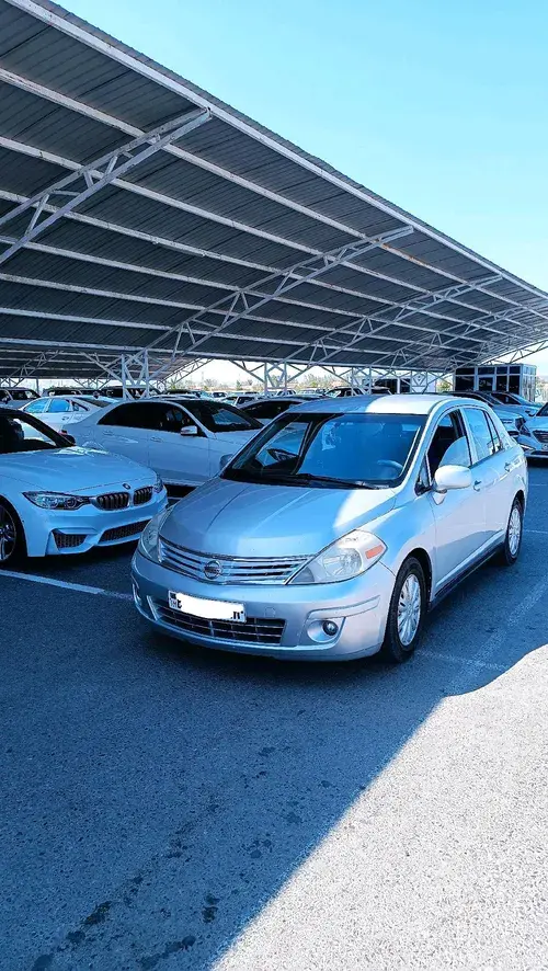 Nissan Versa — 2/5