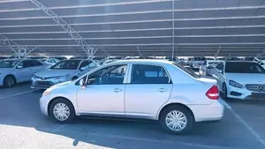 Nissan Versa thumbnail 4