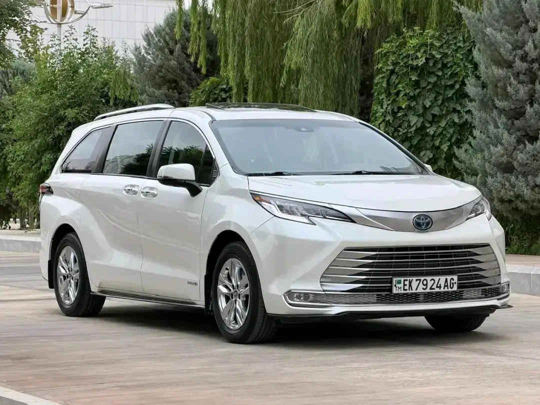 Toyota Sienna — 1/10