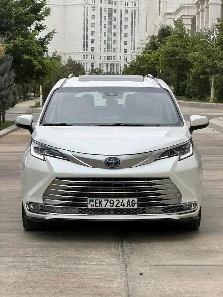 Toyota Sienna — 2/10