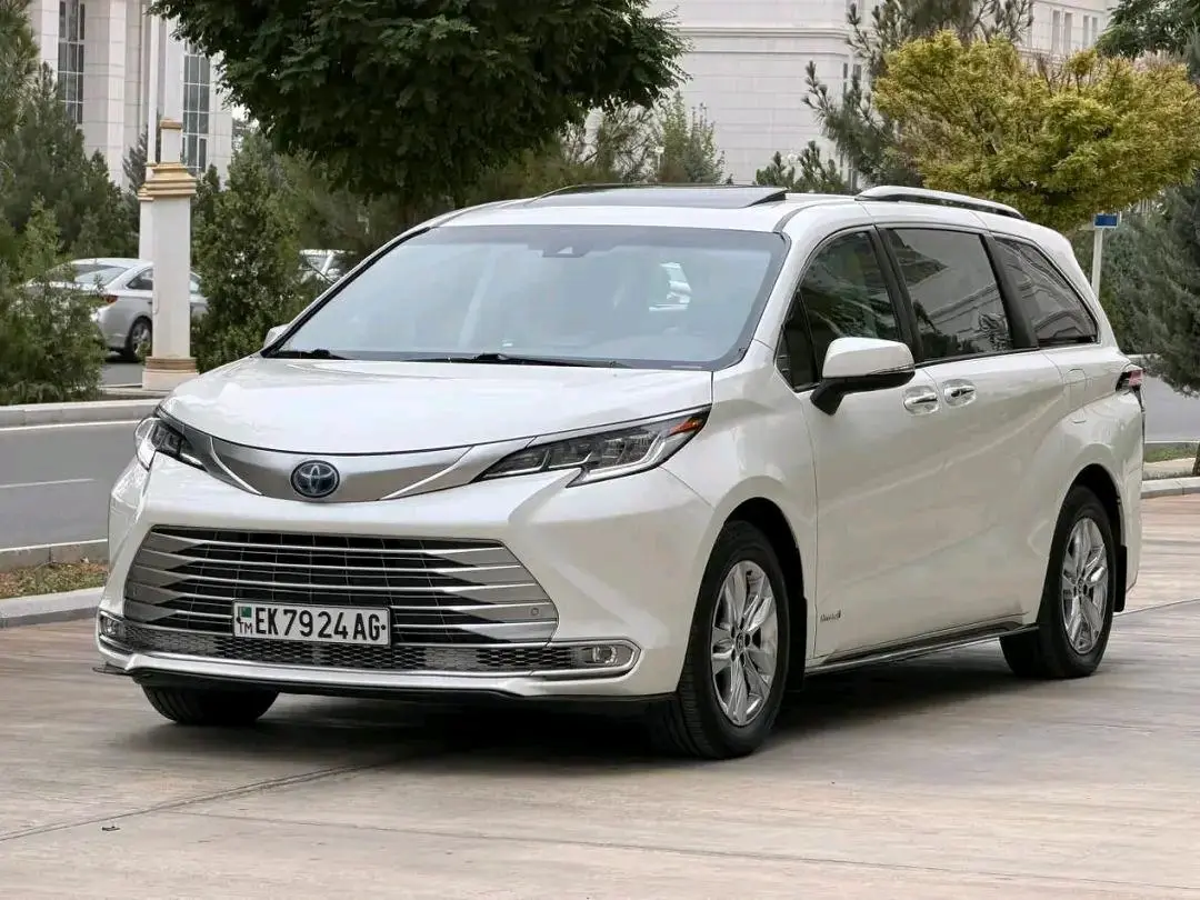 Toyota Sienna — 3/10