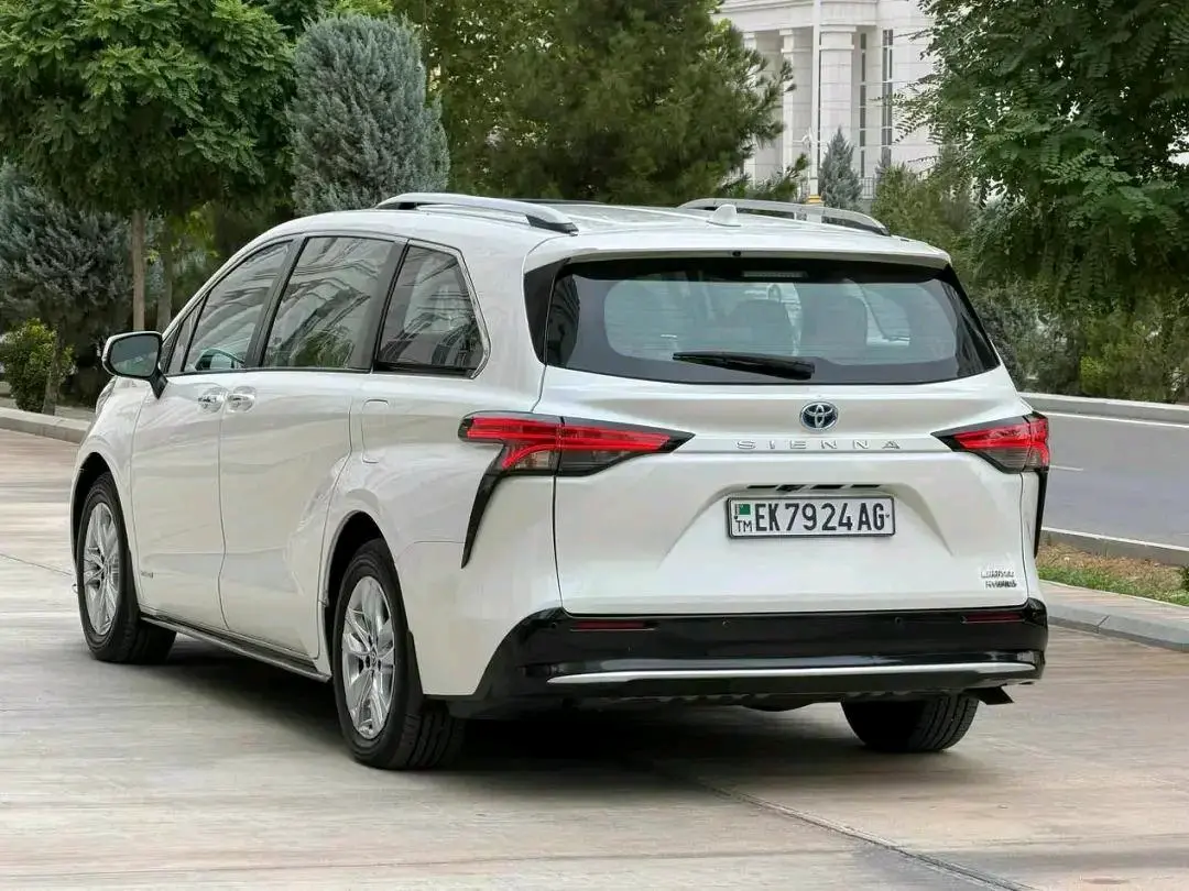 Toyota Sienna — 4/10