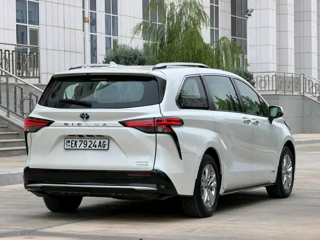Toyota Sienna — 5/10