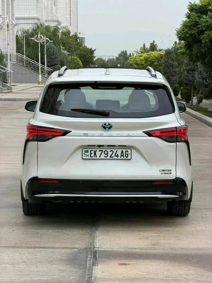 Toyota Sienna — 6/10