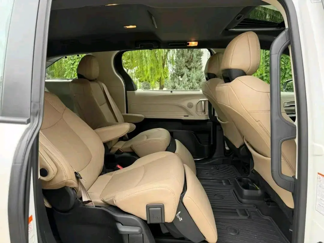 Toyota Sienna — 8/10