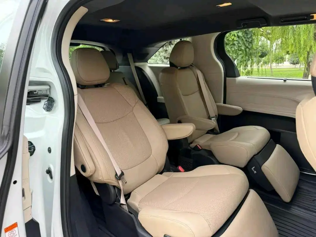 Toyota Sienna — 9/10