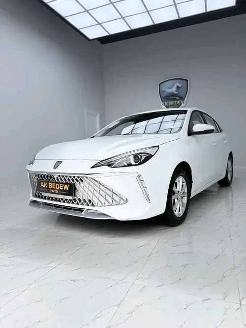 Roewe i5 — 2/9