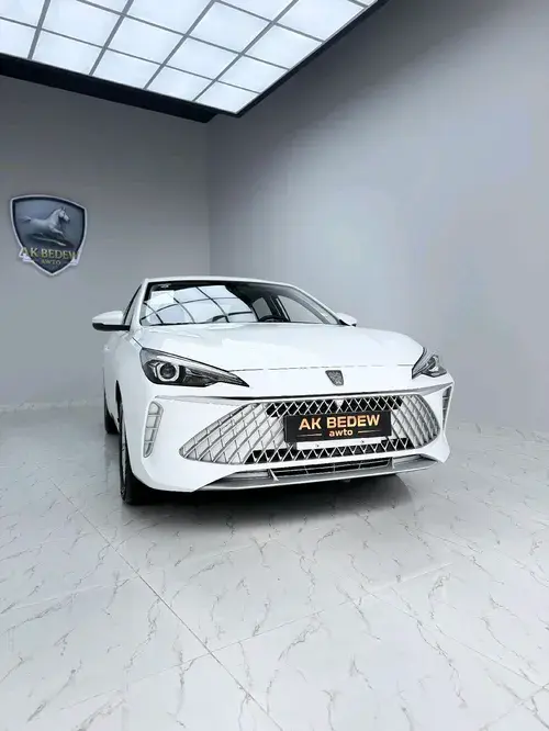 Roewe i5 — 1/9