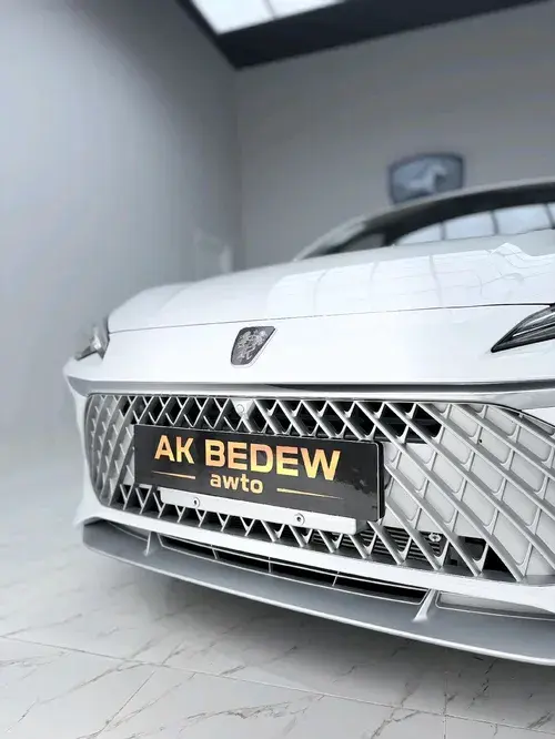 Roewe i5 — 3/9