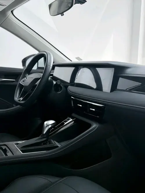 Roewe i5 — 5/9