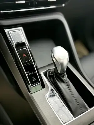 Roewe i5 thumbnail 6