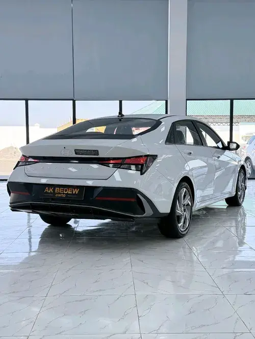 Hyundai Elantra — 5/9
